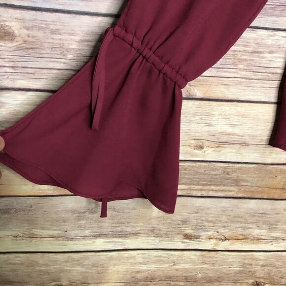 Trouve Surplice Tie Sleeve Top - Picture 7 of 10